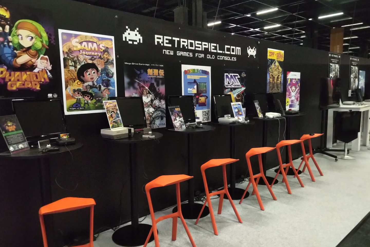 Sam at the booth of RetroSpiel at Gamescom 2024